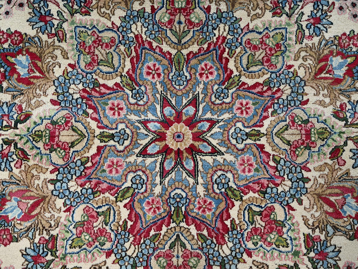 Kerman Vintage hand-knotted wool rug in Ivory, 11'8" x 13'7" — SKU O02051 (view 9)