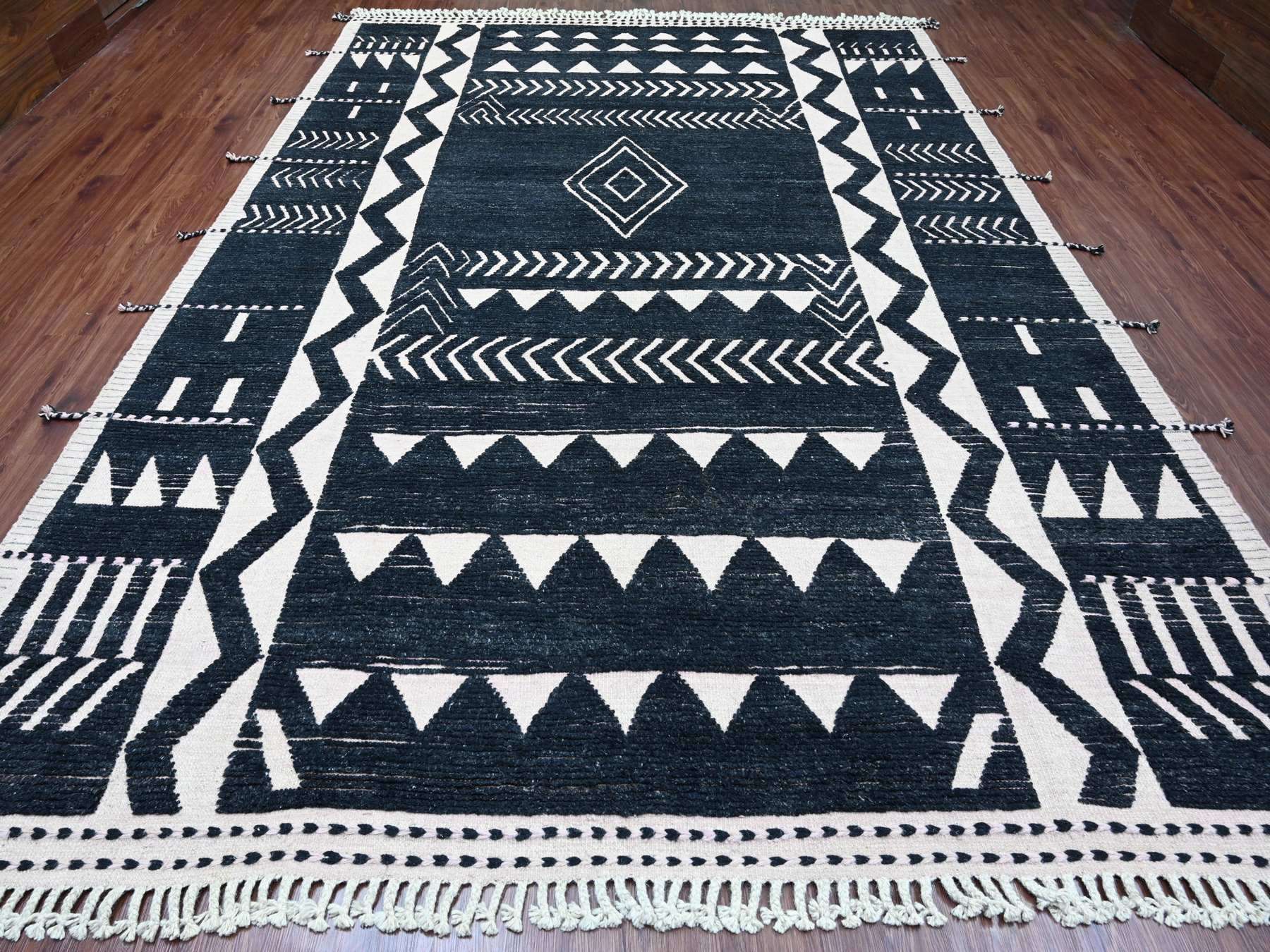 Tribal & Geometric hand-knotted wool rug in Black & Ivory, 9'4" x 12'10" — SKU O020524 (view 2)