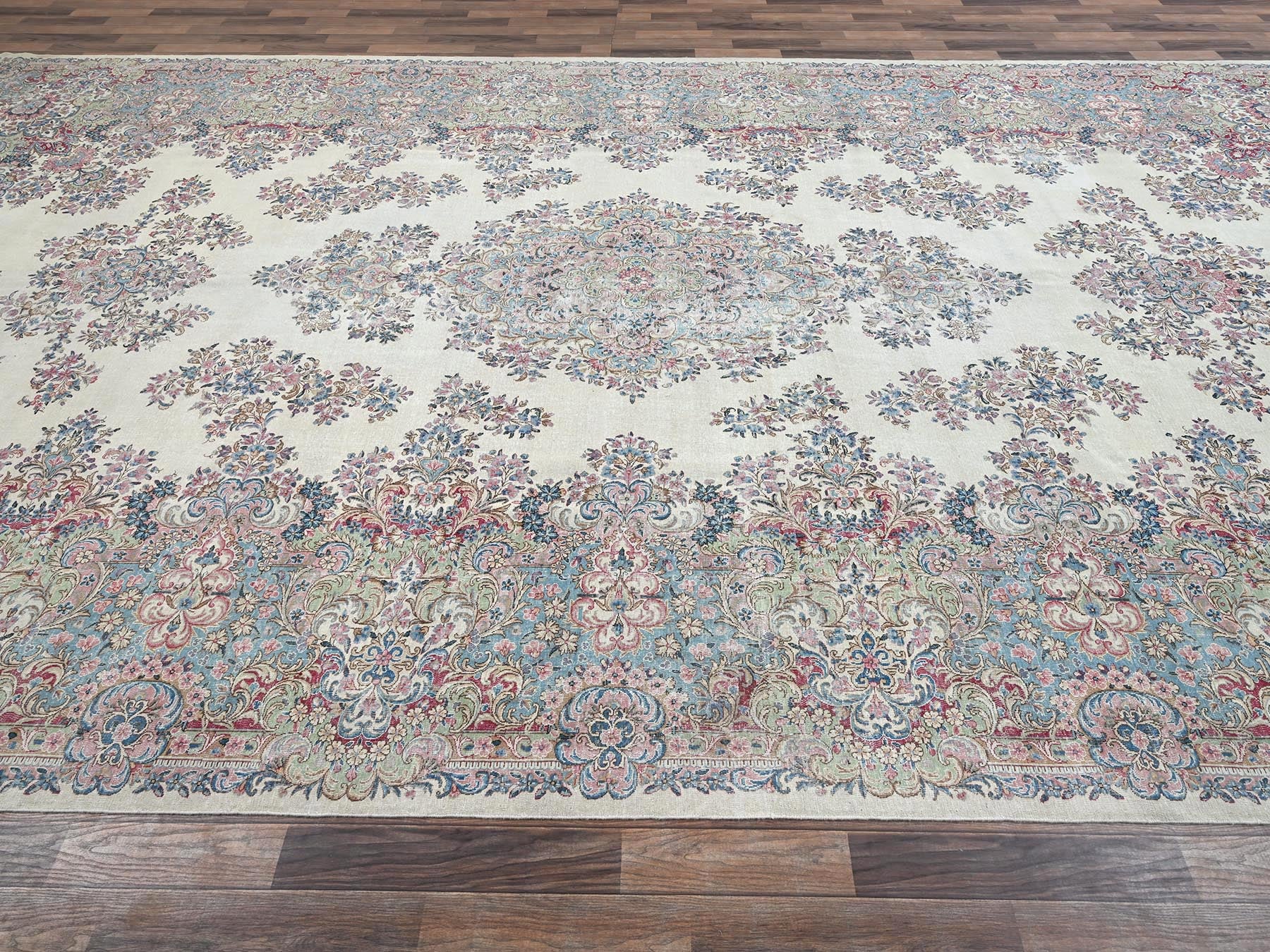 Kerman Vintage hand-knotted wool rug in Ivory & Light Blue, 9'10" x 19'7" — SKU O02052 (view 4)