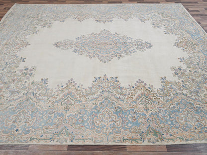 Kerman Vintage hand-knotted wool rug in Ivory, 9'11" x 13'9" — SKU O02055 (view 4)