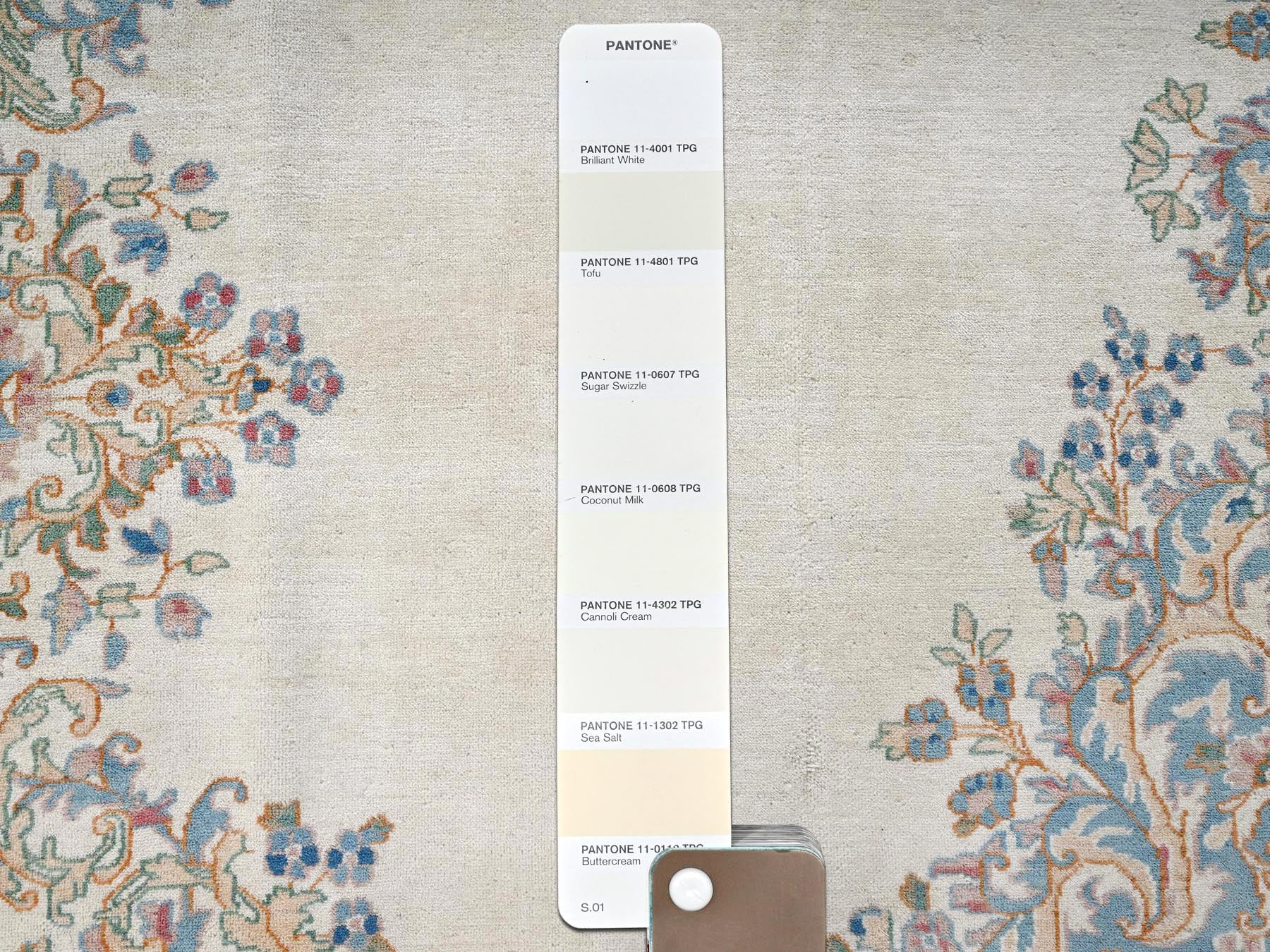 Kerman Vintage hand-knotted wool rug in Ivory, 9'11" x 13'9" — SKU O02055 (view 8)