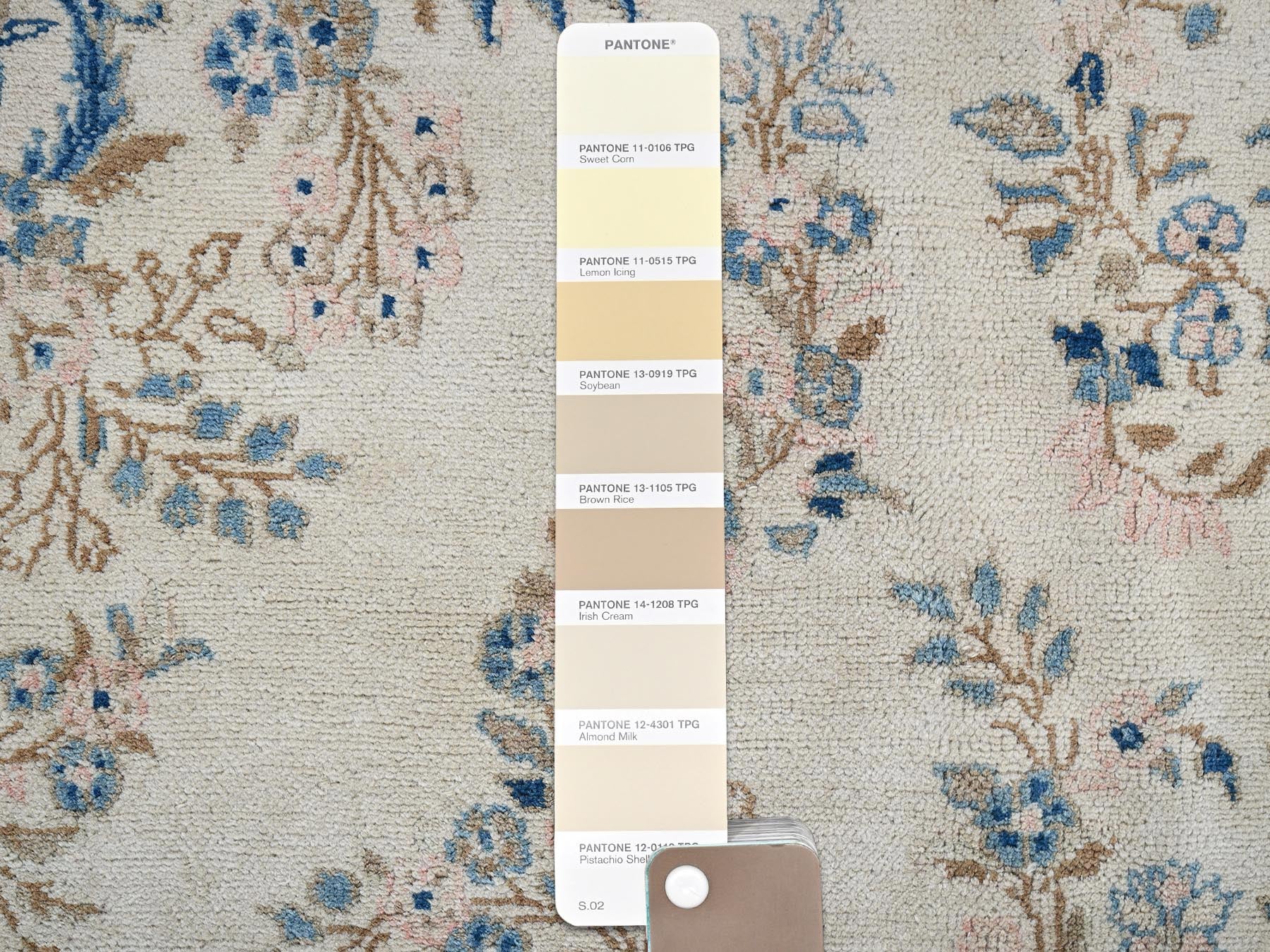 Kerman Vintage hand-knotted wool rug in Ivory, 10'1" x 16'9" — SKU O02059 (view 8)