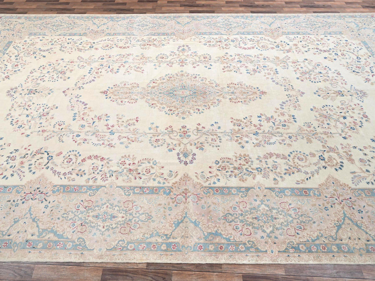 Kerman Vintage hand-knotted wool rug in Ivory & Peach, 10'8" x 19'11" — SKU O02060 (view 4)