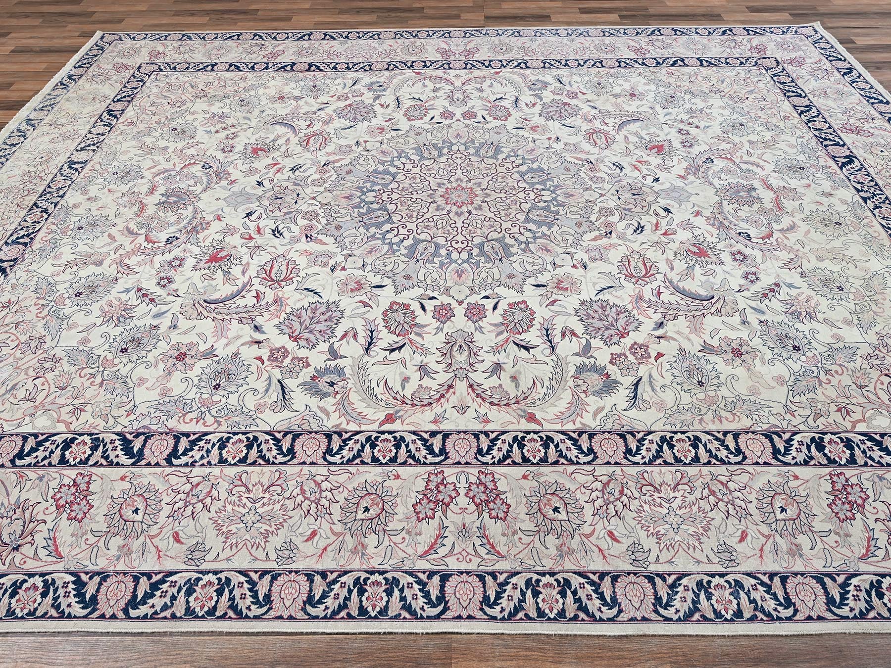 Tabriz Fine Oriental hand-knotted wool rug in Ivory, 9'11" x 13'2" — SKU O02062 (view 4)