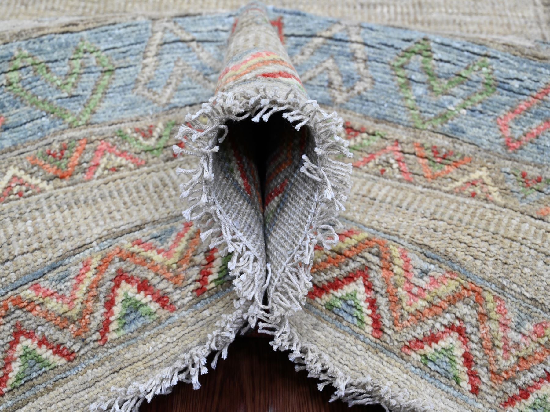 Peshawar Tribal & Geometric hand-knotted wool rug in Ivory & Blue, 8'8" x 11'8" — SKU O020636 (view 5)