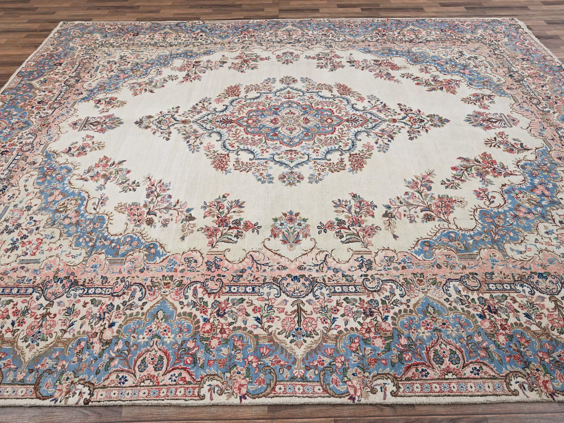Kerman Vintage hand-knotted wool rug in Ivory & Light Blue, 10'3" x 13'2" — SKU O02064 (view 4)