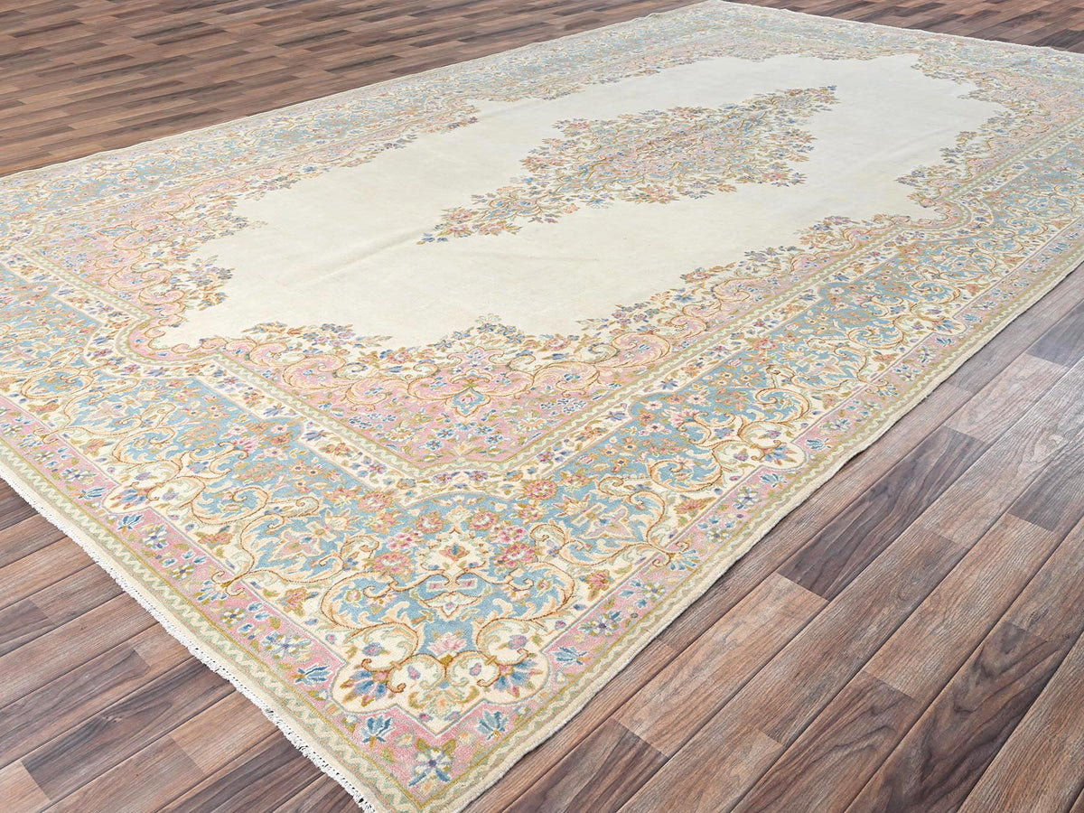 Kerman Vintage hand-knotted wool rug in Ivory & Light Blue, 8'9" x 15'2" — SKU O02067 (view 3)