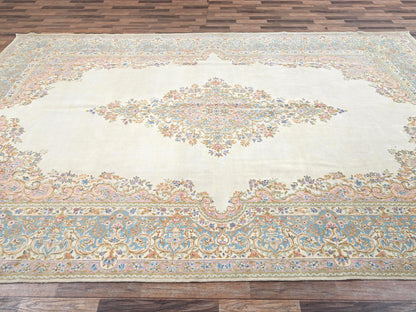 Kerman Vintage hand-knotted wool rug in Ivory & Light Blue, 8'9" x 15'2" — SKU O02067 (view 4)