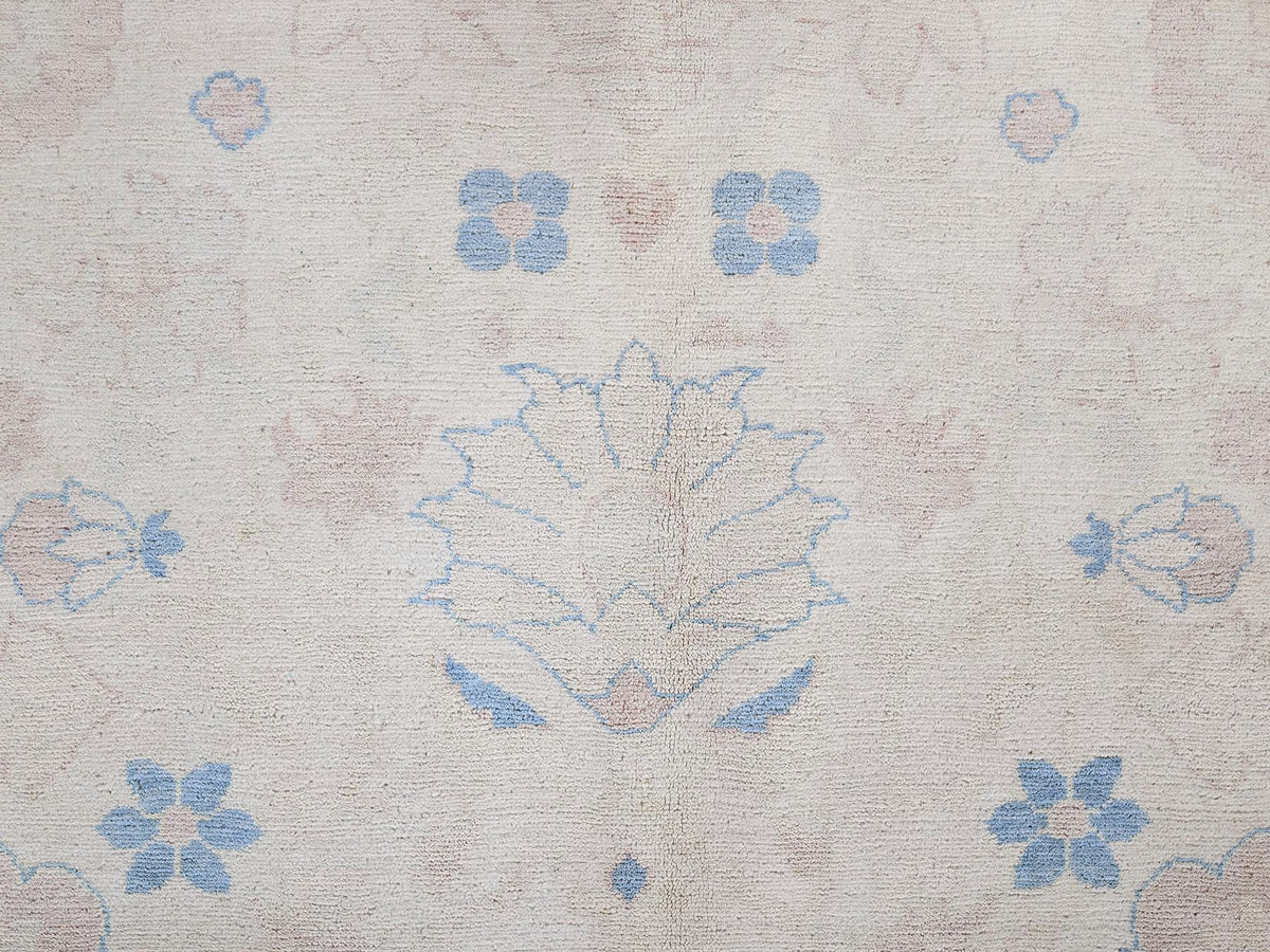 Mahal Vintage hand-knotted wool rug in Ivory & Pink, 11'11" x 17'3" — SKU O02069 (view 9)