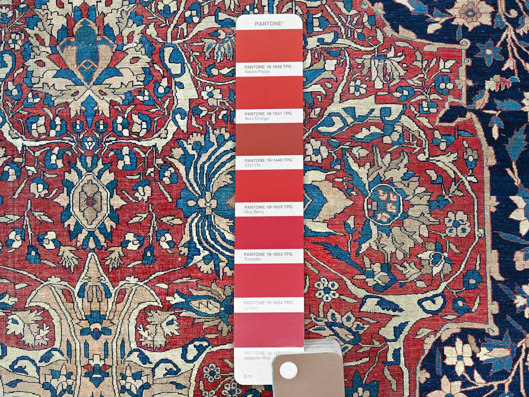 Sarouk Antique hand-knotted wool rug in Red, 14' x 25'9" — SKU O02079 (view 8)