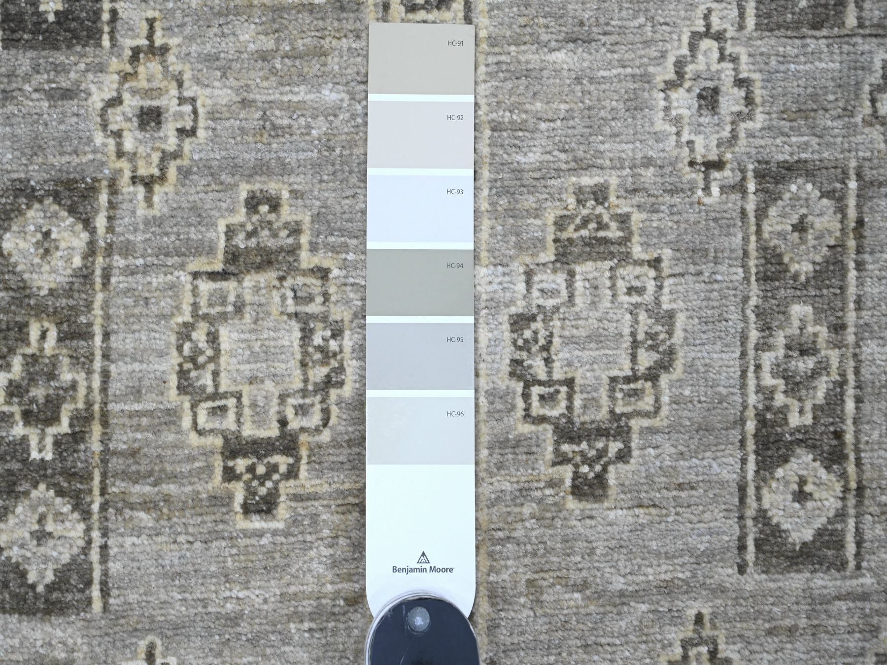 Tribal & Geometric hand-knotted wool runner in Gray, 3'11" x 11'9" — SKU O020823 (view 3)