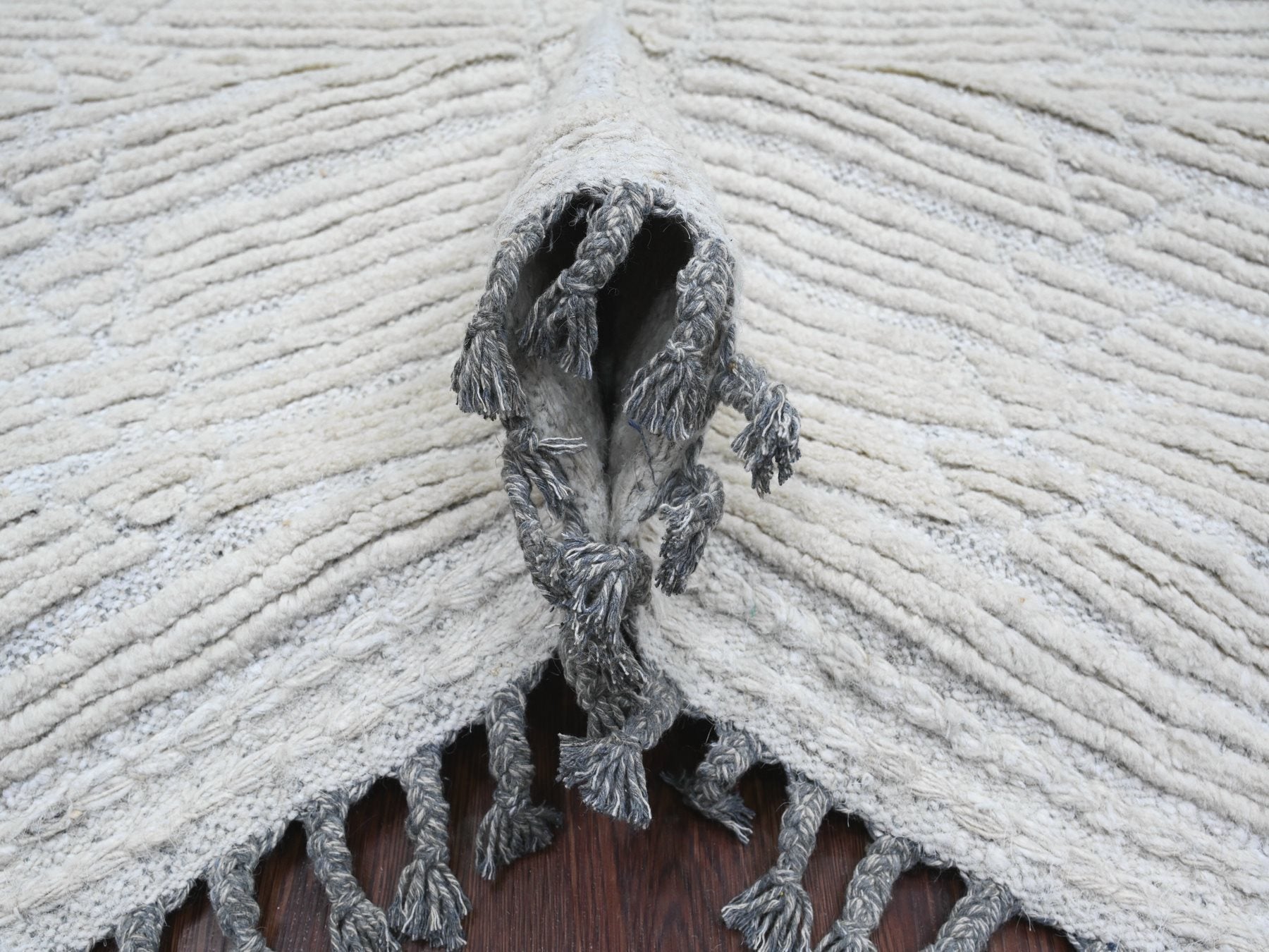 Tribal & Geometric hand-knotted wool rug in Ivory, 8'10" x 12'2" — SKU O020831 (view 5)