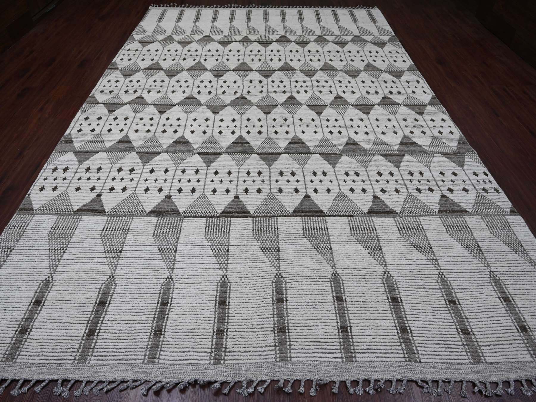 Tribal & Geometric hand-knotted wool rug in Ivory, 9'3" x 13'2" — SKU O020832 (view 2)