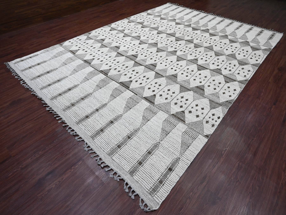 Tribal & Geometric hand-knotted wool rug in Ivory, 9'3" x 13'2" — SKU O020832 (view 3)
