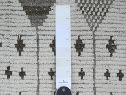 Tribal & Geometric hand-knotted wool rug in Ivory, 9'3" x 13'2" — SKU O020832 (view 7)