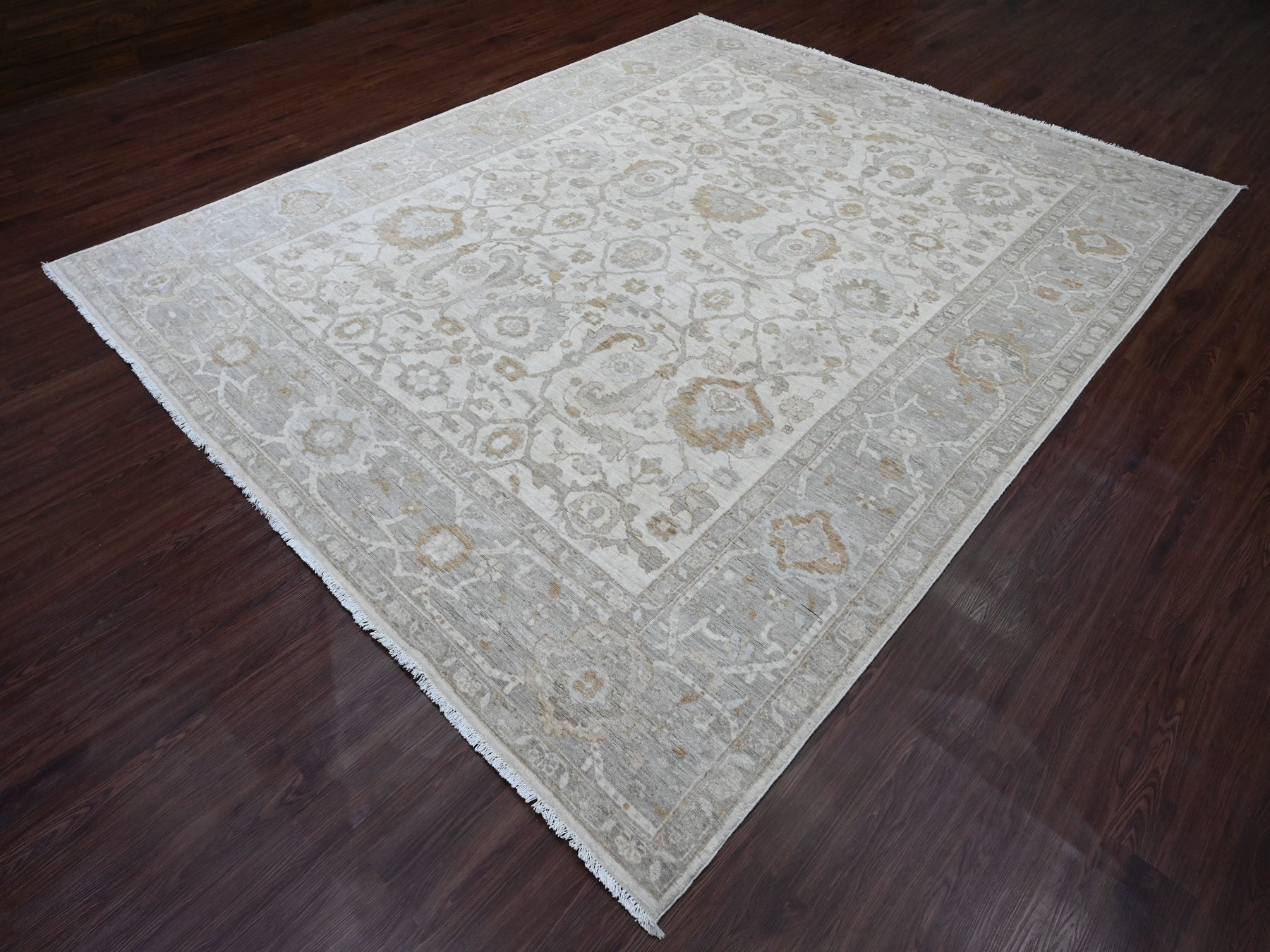 Heriz Heriz hand-knotted wool rug in Ivory & Gray, 8'11" x 11' — SKU O020918 (view 3)