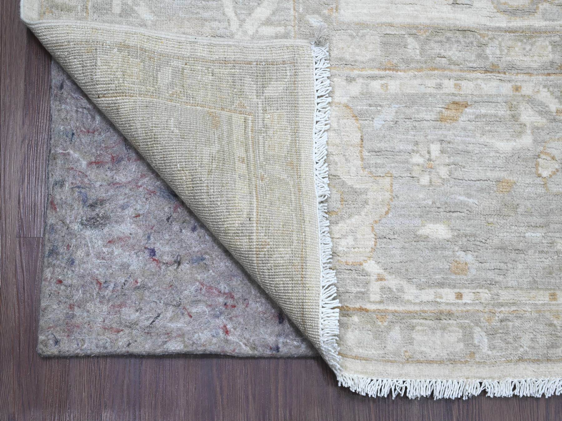 Heriz Heriz hand-knotted wool rug in Ivory & Gray, 8'11" x 11' — SKU O020918 (view 4)