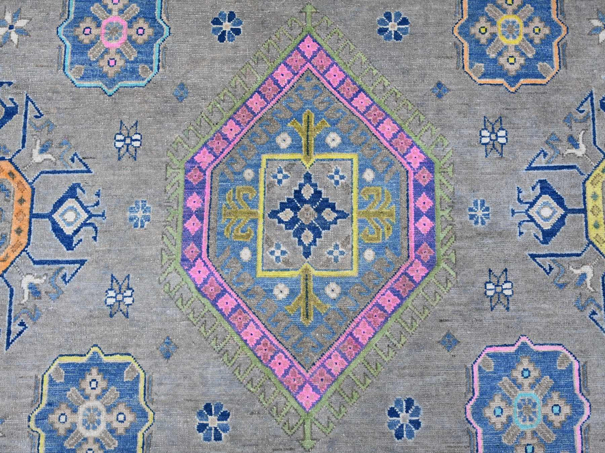 Kazak Kazak hand-knotted wool rug in Gray & Green, 9'9" x 13'2" — SKU O020973 (view 8)