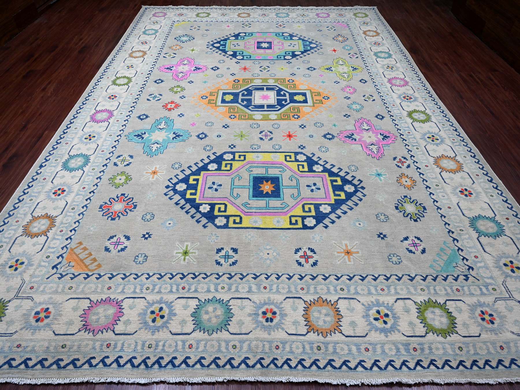 Kazak Kazak hand-knotted wool rug in Gray & Ivory, 9'7" x 13'4" — SKU O020974 (view 2)