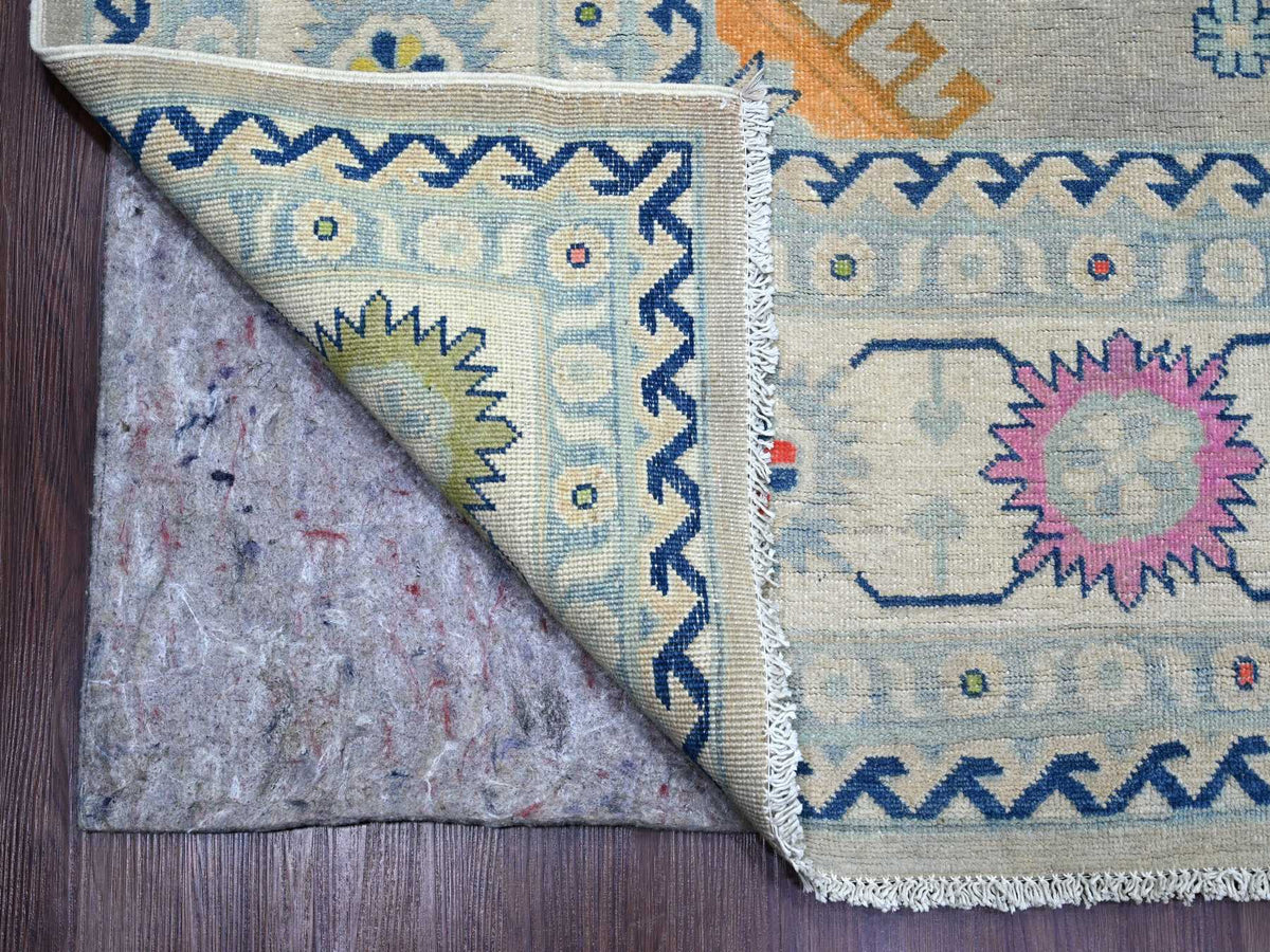 Kazak Kazak hand-knotted wool rug in Gray & Ivory, 9'7" x 13'4" — SKU O020974 (view 4)