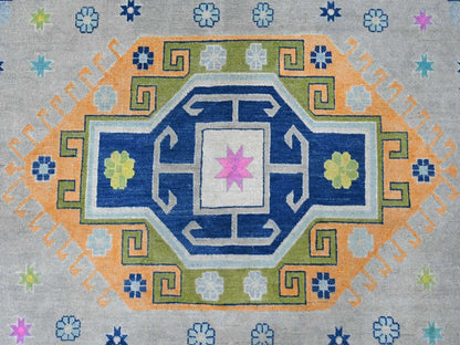 Kazak Kazak hand-knotted wool rug in Gray & Ivory, 9'7" x 13'4" — SKU O020974 (view 8)