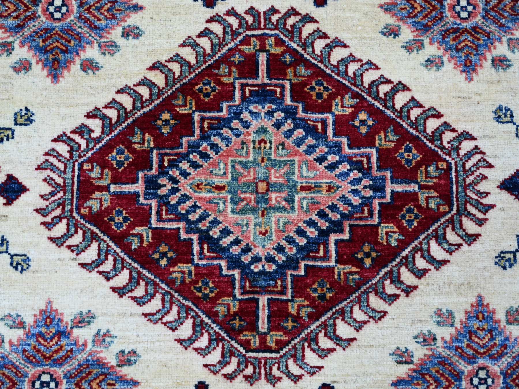 Kazak Tribal & Geometric hand-knotted wool rug in Ivory & Red, 8'7" x 11'11" — SKU O021256 (view 8)