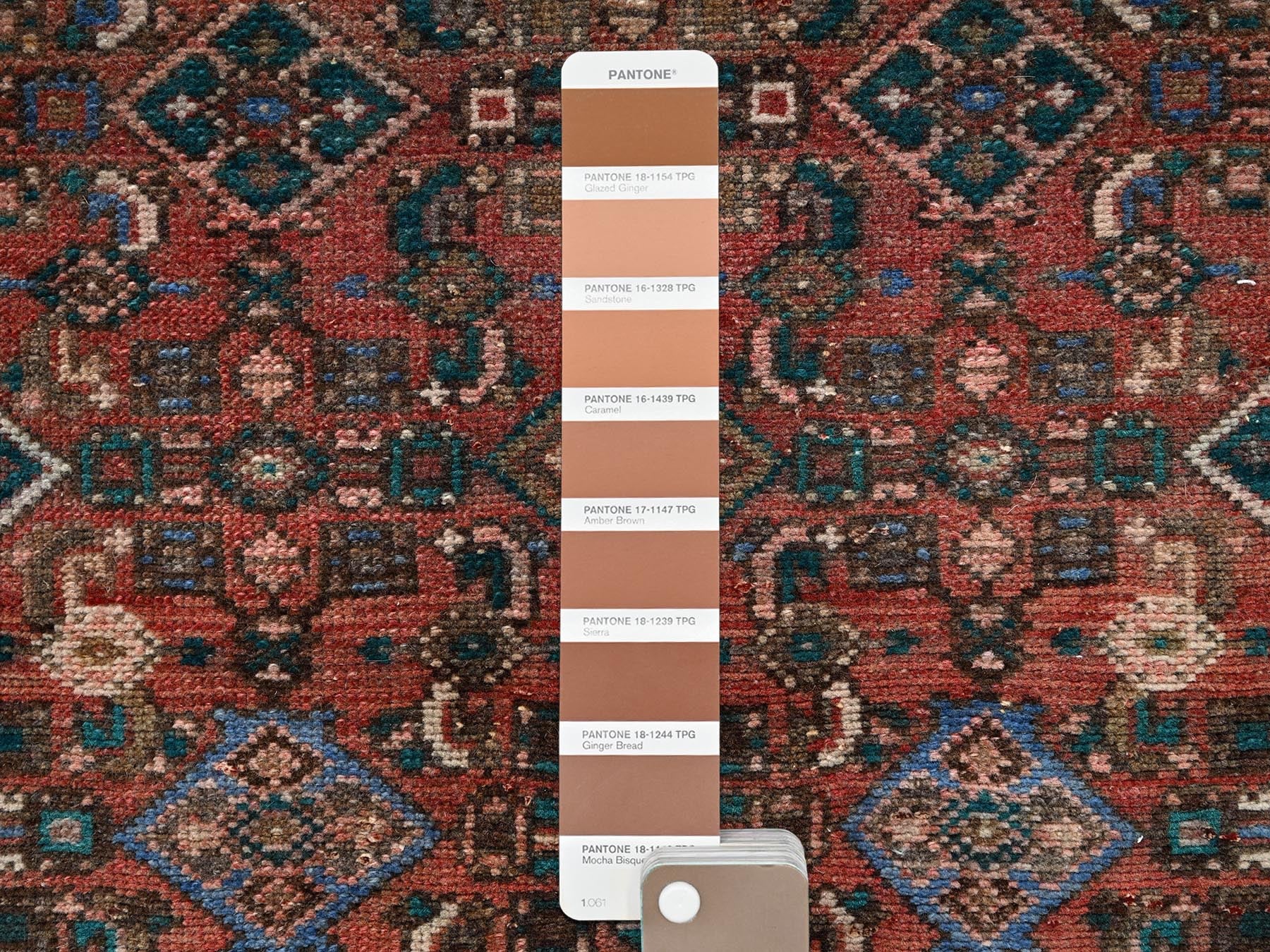 Vintage hand-knotted wool runner in Red & Brown, 2'7" x 9'2" — SKU O02160 (view 4)