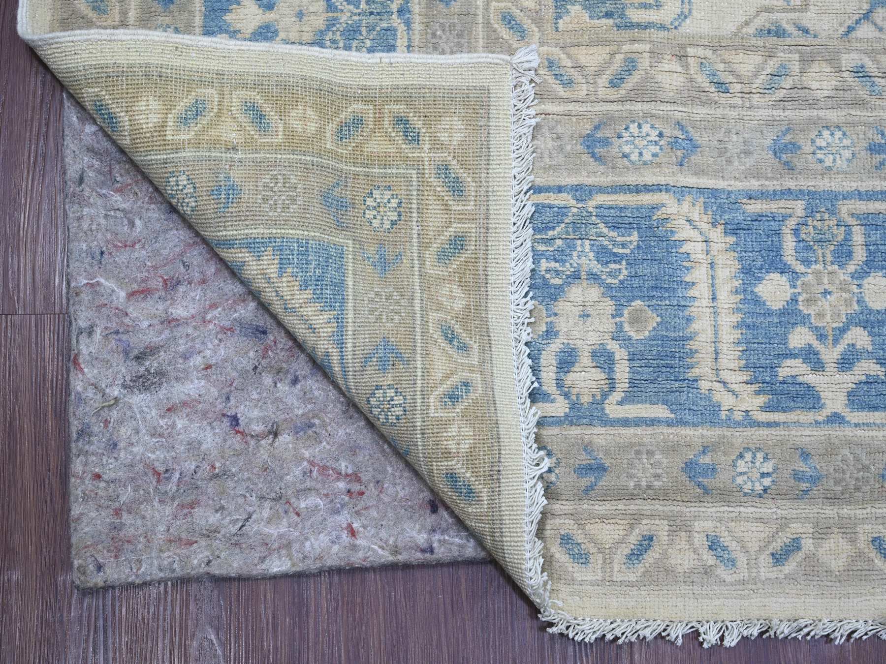 Kazak Kazak hand-knotted wool rug in Ivory & Blue, 8'8" x 11'2" — SKU O021776 (view 4)