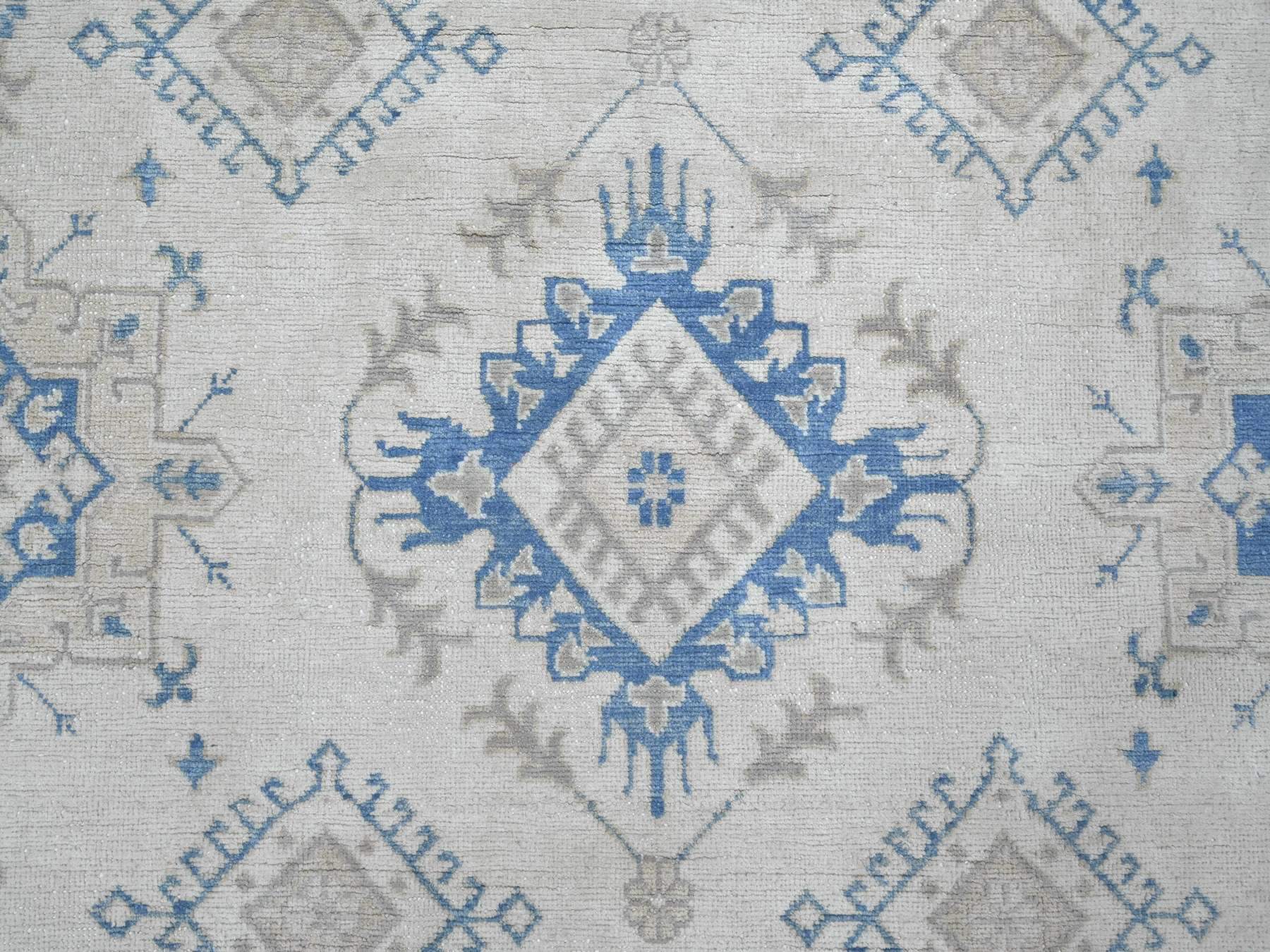 Kazak Kazak hand-knotted wool rug in Ivory & Blue, 8'8" x 11'2" — SKU O021776 (view 8)