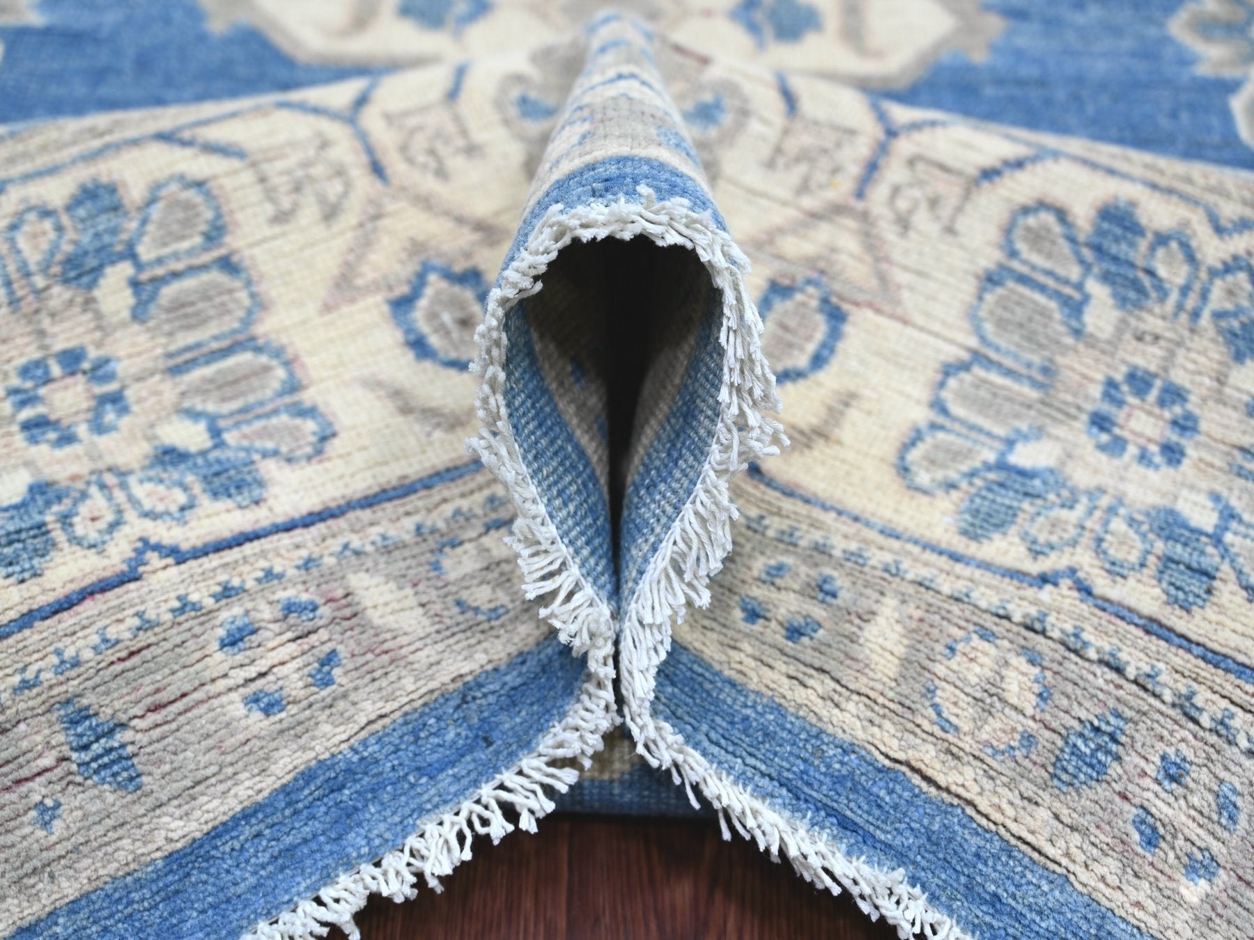 Kazak Kazak hand-knotted wool rug in Blue, 8'9" x 11'3", SKU O021782 (view 5)