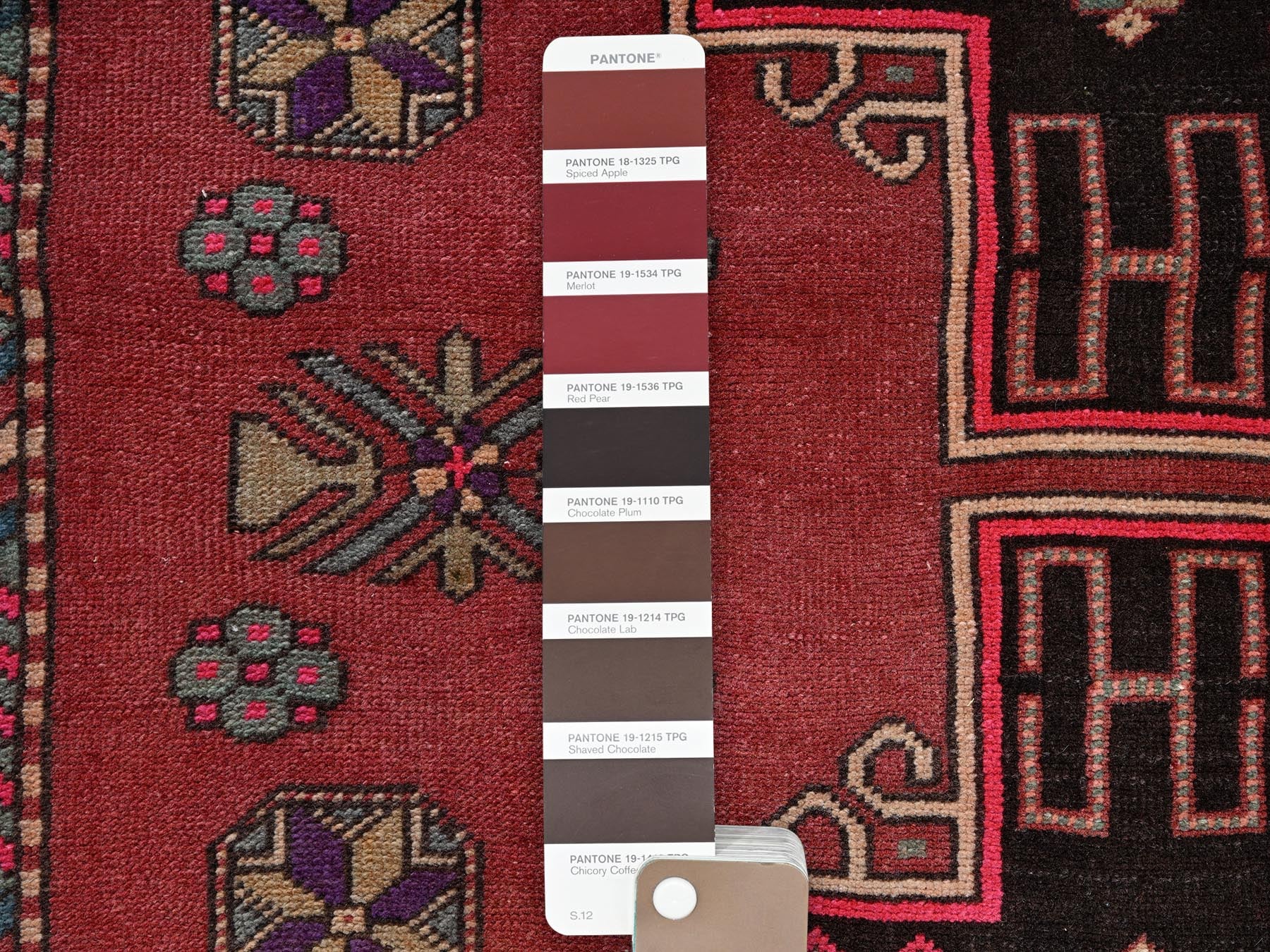 Heriz Vintage hand-knotted wool runner in Red & Ivory, 3' x 9'9" — SKU O02181 (view 4)