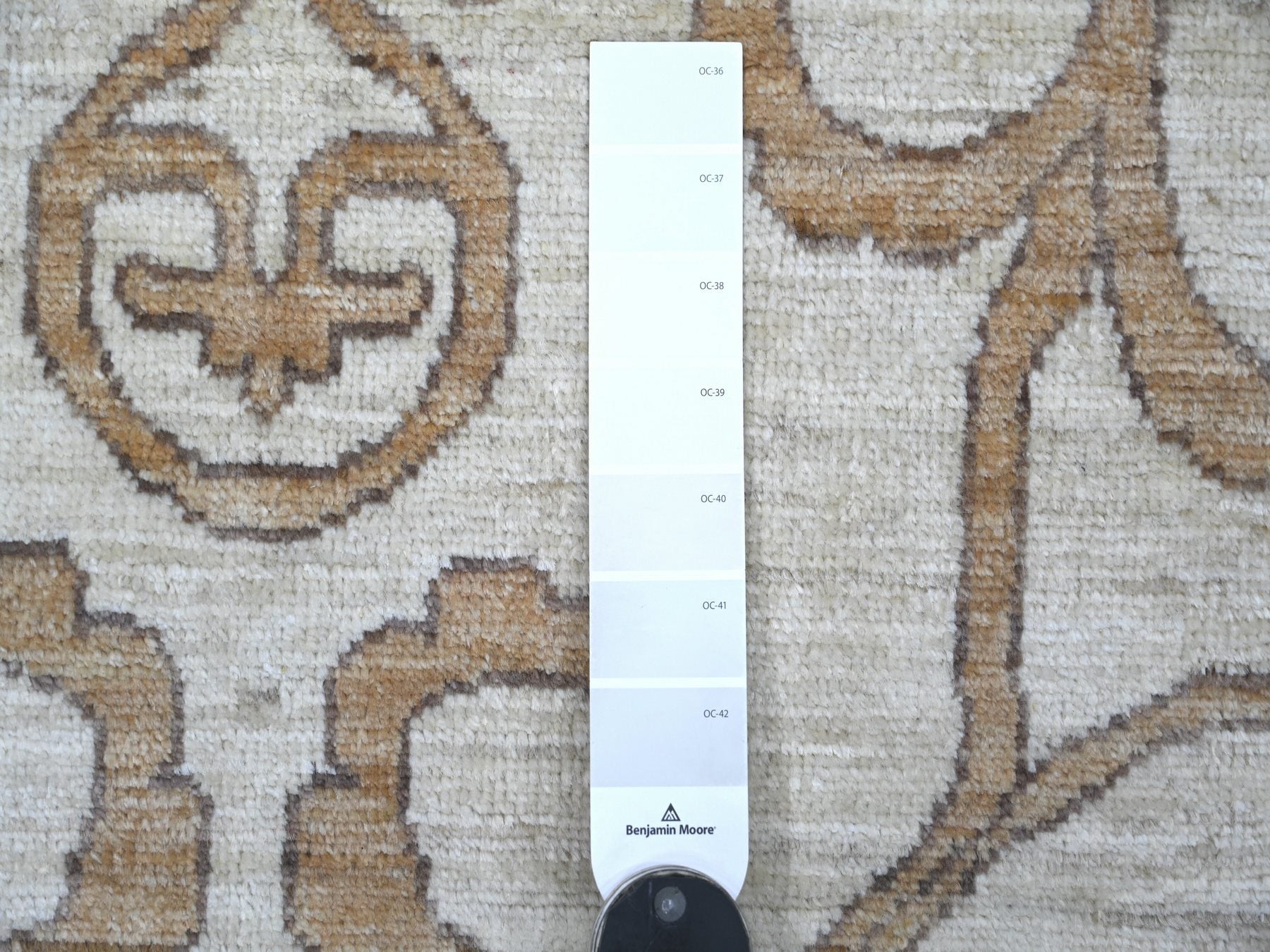 Khotan Khotan hand-knotted wool rug in Ivory & Brown, 9'11" x 13'10" — SKU O021880 (view 7)