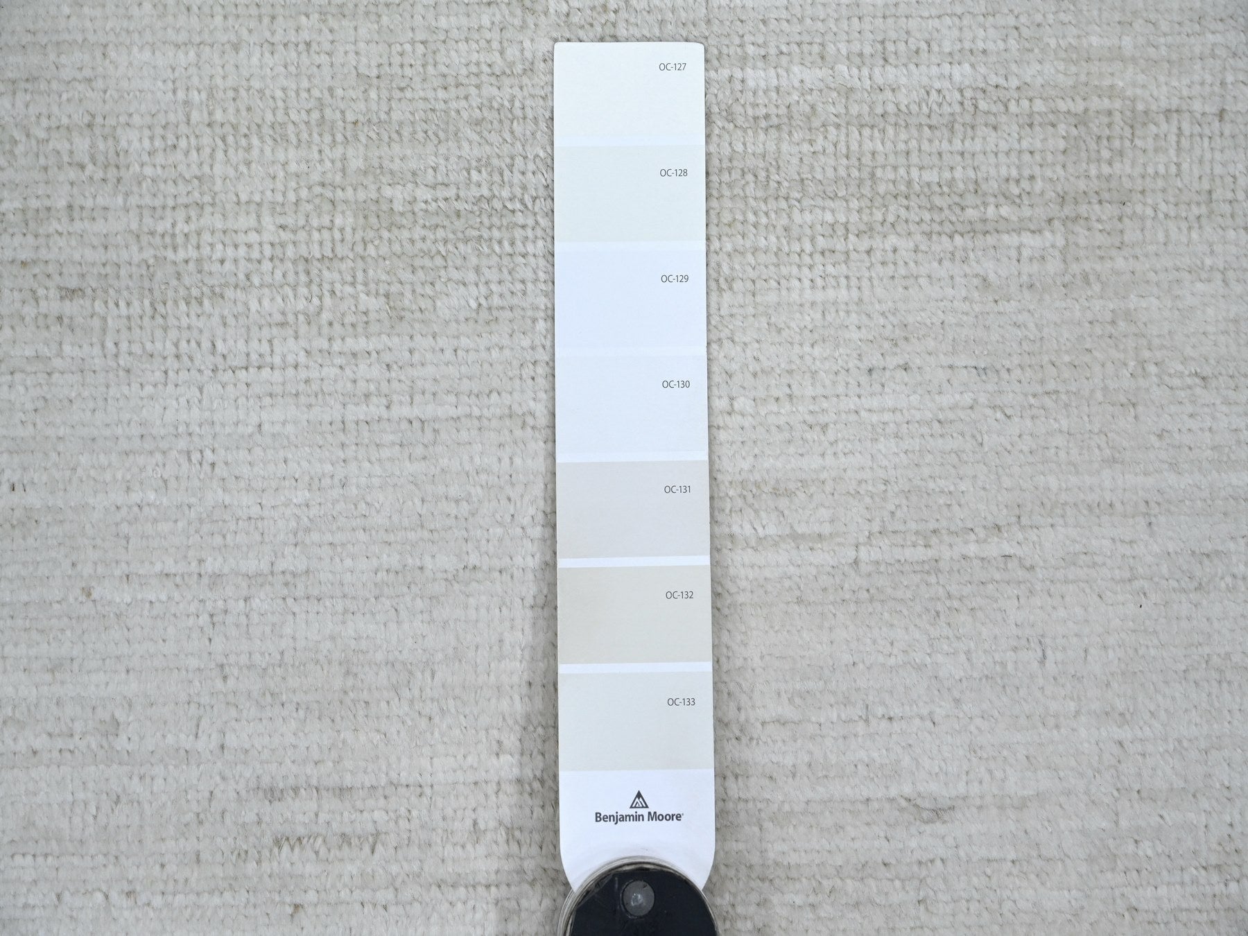 Modern / Contemporary hand-knotted wool runner in Ivory, 2'4" x 11'7" — SKU O021901 (view 3)