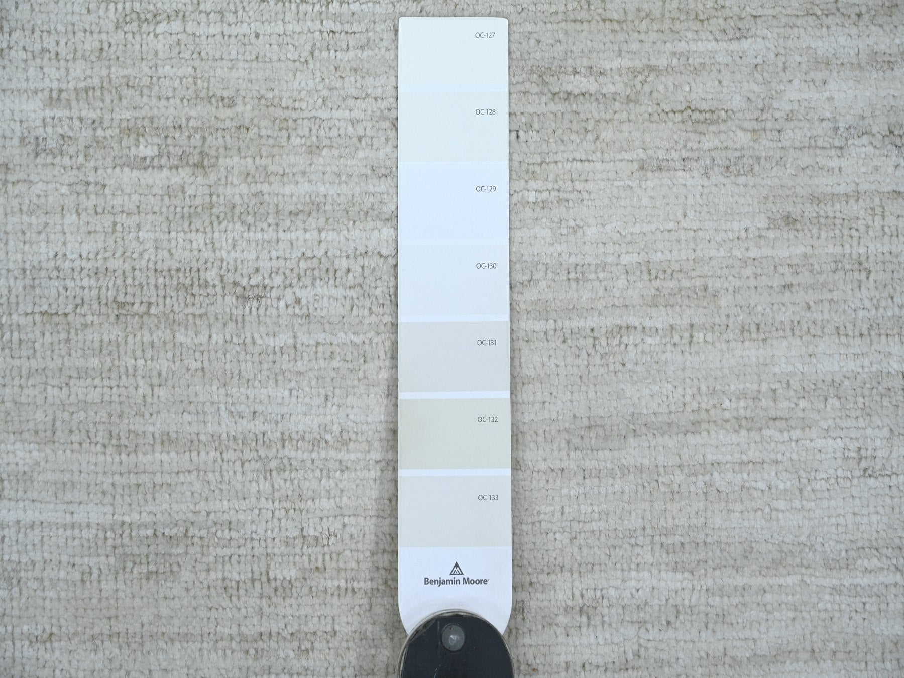 Modern / Contemporary hand-knotted wool runner in Ivory, 2'5" x 5'10" — SKU O021904 (view 3)