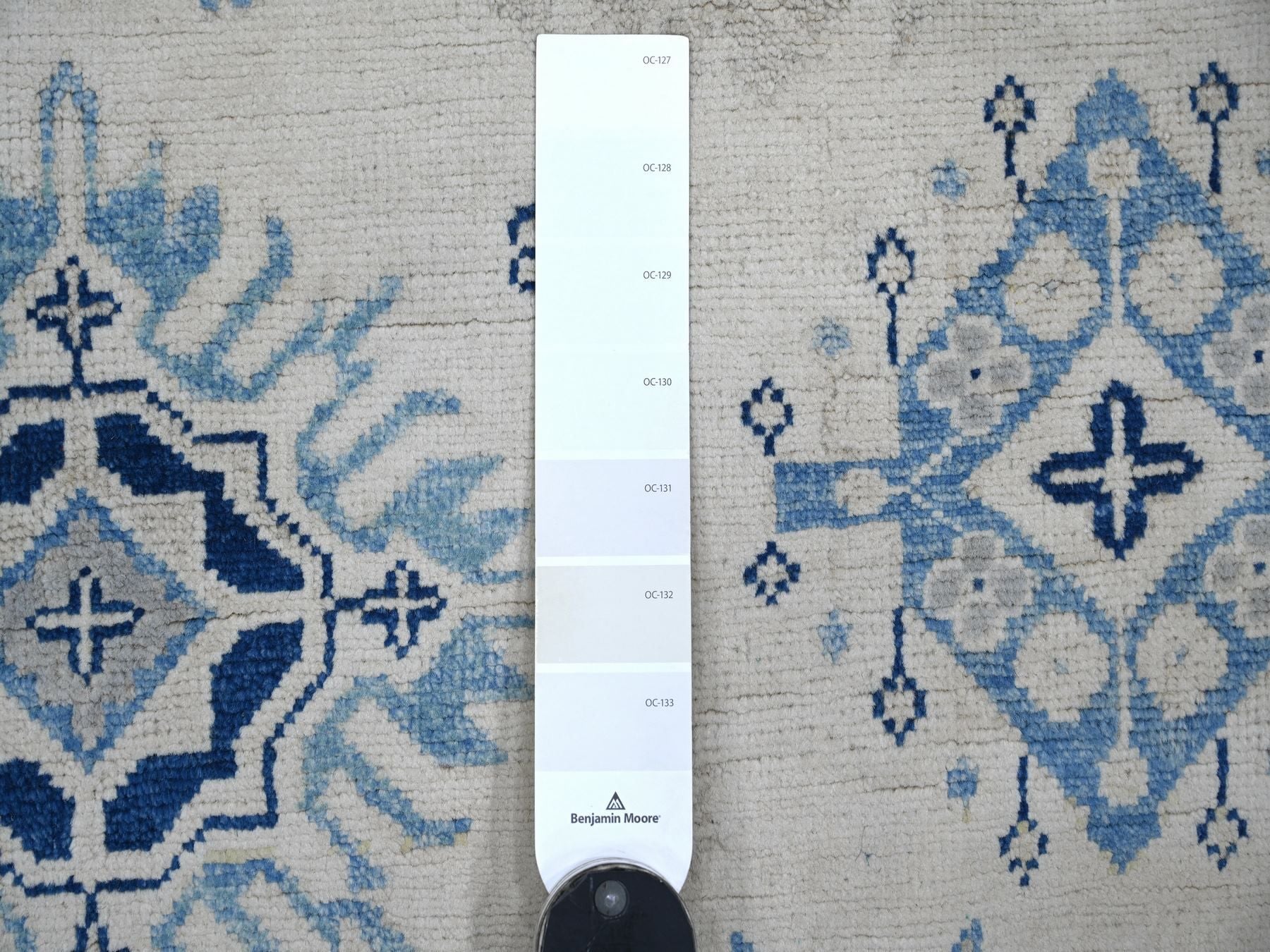 Kazak Kazak hand-knotted wool rug in Ivory & Blue, 4'10" x 6'7" — SKU O021918 (view 3)