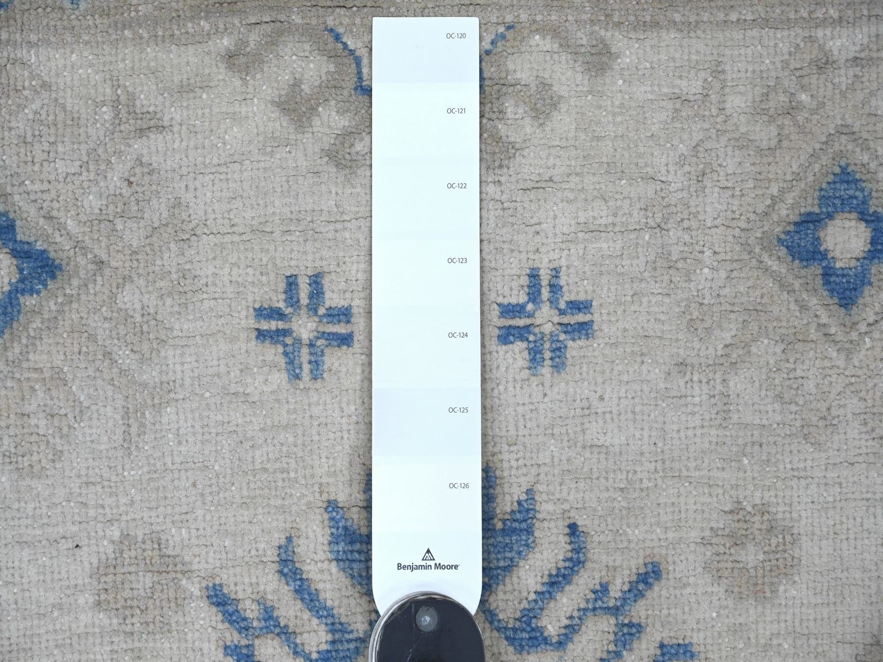 Kazak Kazak hand-knotted wool rug in Ivory & Blue, 4'10" x 6'7" — SKU O021923 (view 3)
