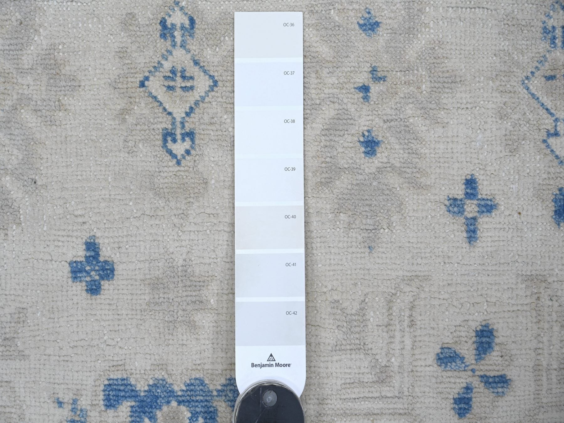 Kazak Kazak hand-knotted wool rug in Ivory & Blue, 3'10" x 5'6" — SKU O021925 (view 3)