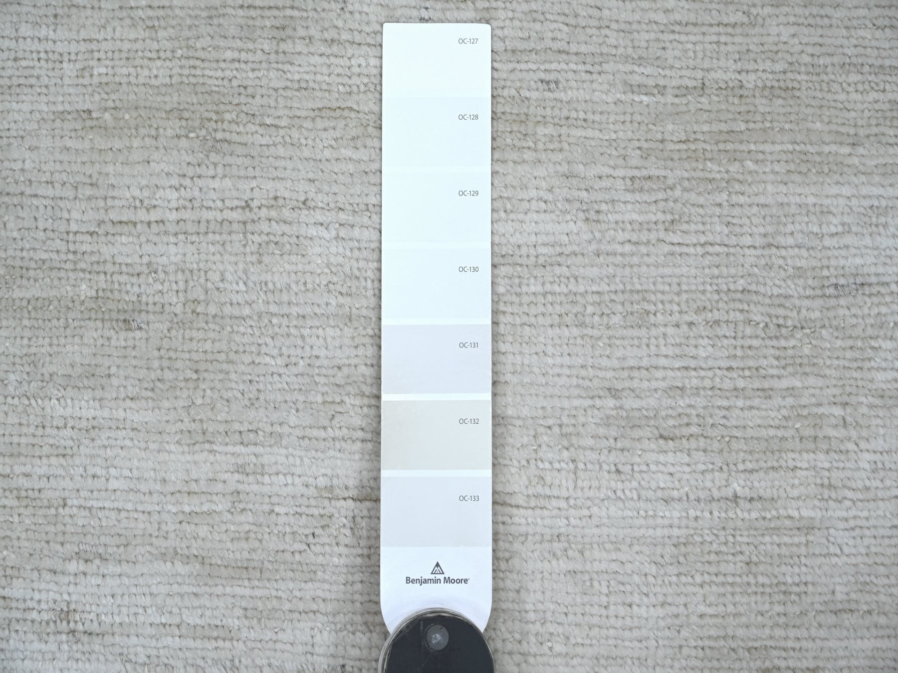 Modern / Contemporary hand-knotted wool runner in Ivory, 2'7" x 6'3" — SKU O021933 (view 3)