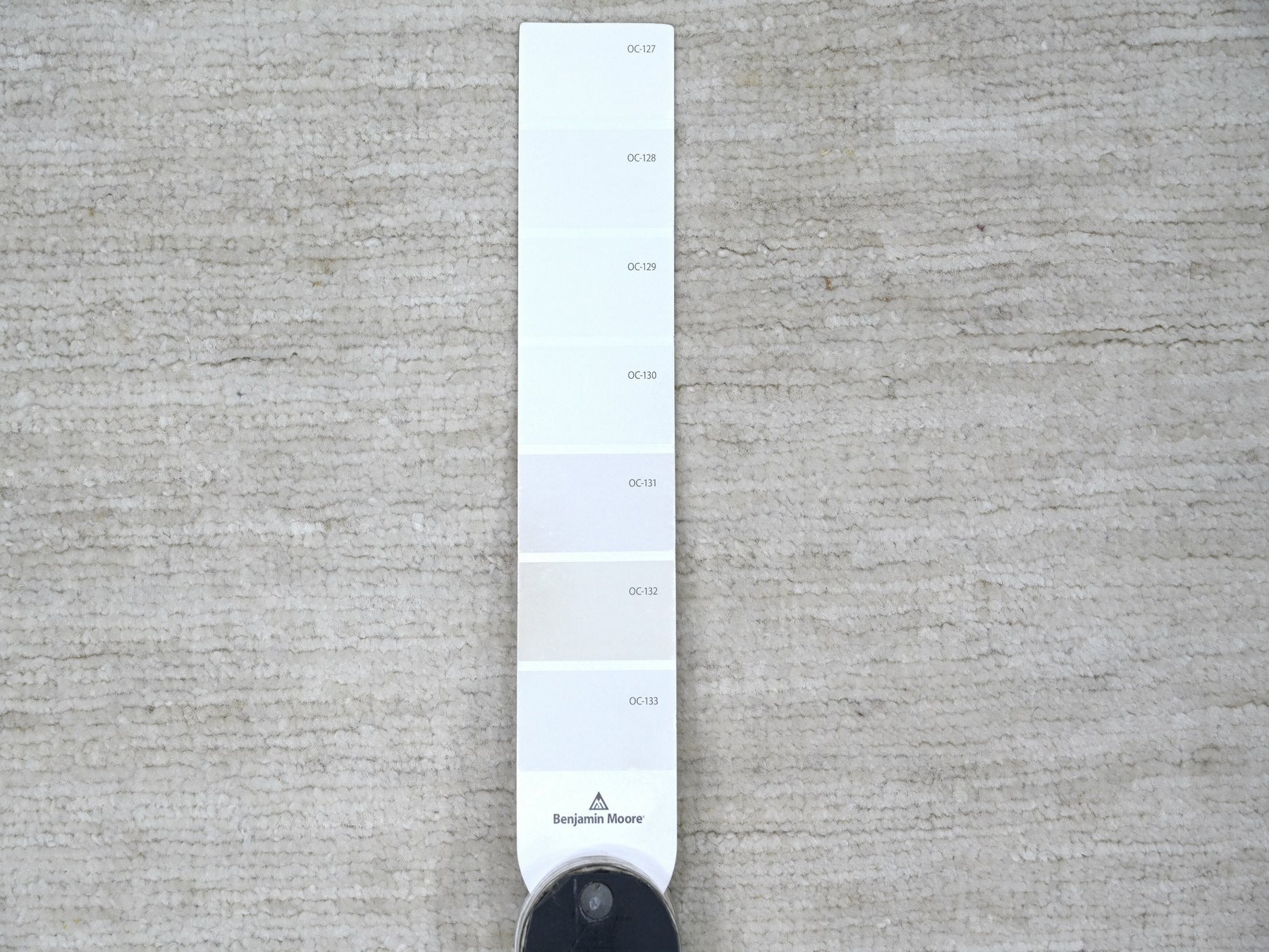 Modern / Contemporary hand-knotted wool runner in Ivory, 2'4" x 5'10" — SKU O021937 (view 3)