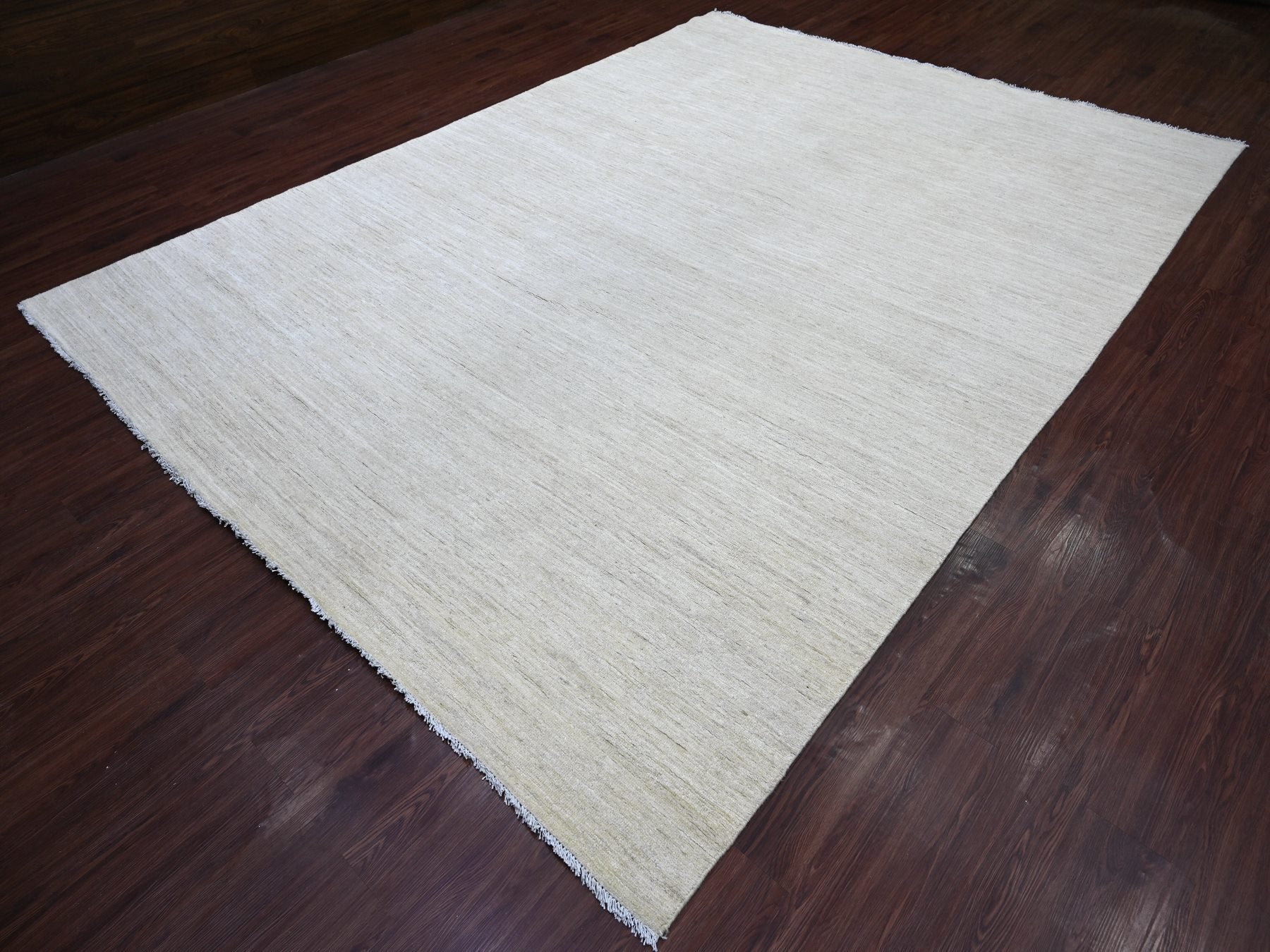 Modern / Contemporary hand-knotted wool rug in Ivory, 8'8" x 11'9" — SKU O022097 (view 3)