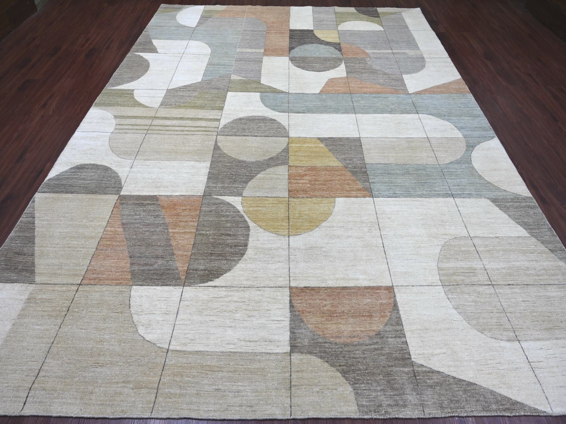 Modern / Contemporary hand-knotted wool rug in Ivory, 8'10" x 11'9" — SKU O022264 (view 2)
