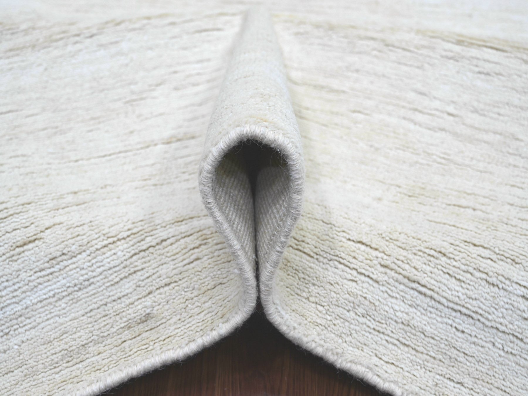 Modern / Contemporary hand-knotted wool rug in Ivory, 7'10" x 9'7" — SKU O022266 (view 5)