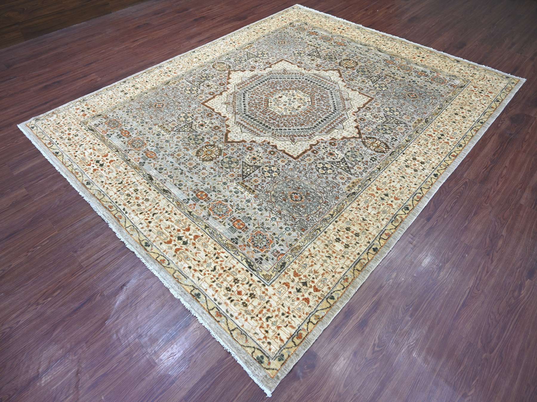 Mamluk Mamluk hand-knotted wool rug in Gray & Ivory, 7'10" x 9'10" — SKU O022268 (view 3)