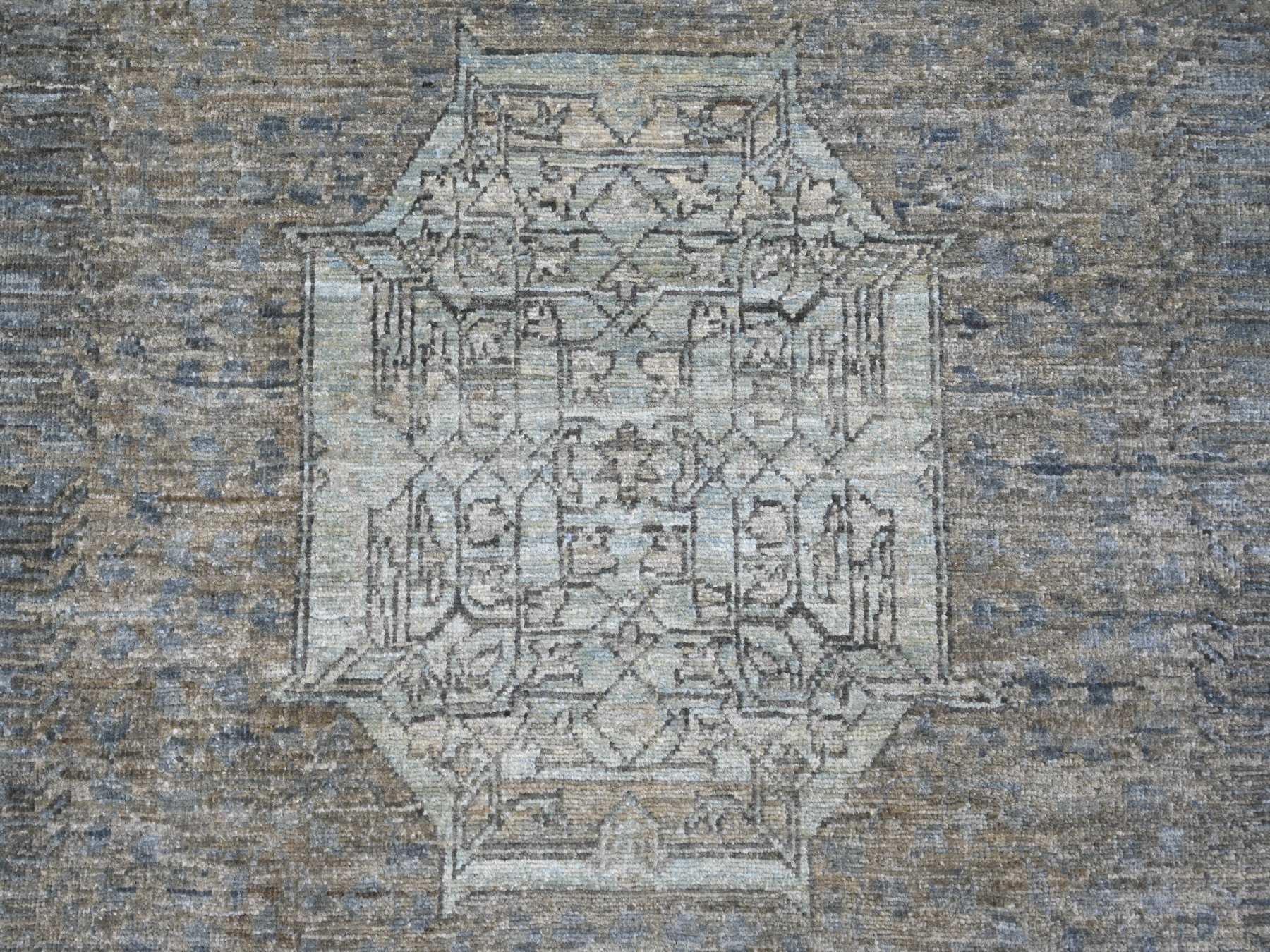 Mamluk Mamluk hand-knotted wool rug in Ivory & Gray, 8'10" x 12'3" — SKU O022269 (view 8)