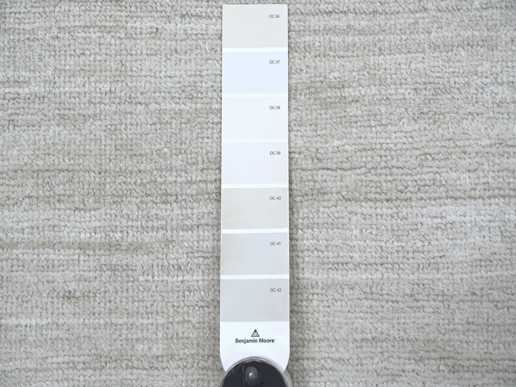 Modern / Contemporary hand-knotted wool runner in Ivory, 2'6" x 14'4" — SKU O022370 (view 3)
