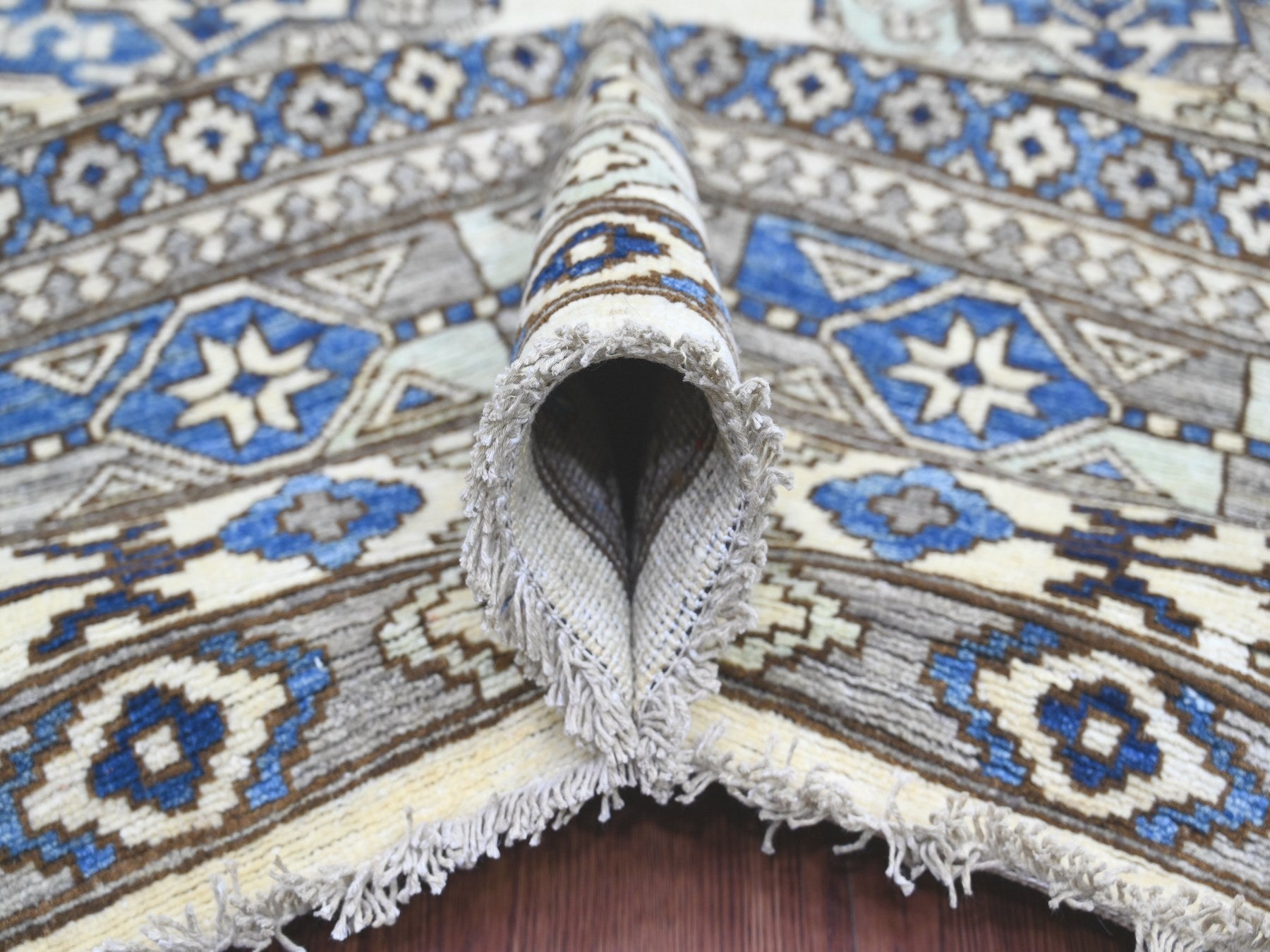 Ersari Tribal & Geometric hand-knotted wool rug in Ivory & Gray, 9'2" x 11'9" — SKU O022452 (view 5)