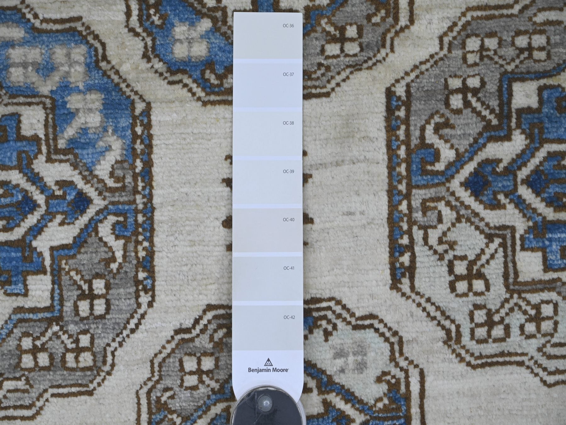 Ersari Tribal & Geometric hand-knotted wool rug in Ivory & Gray, 9'2" x 11'9" — SKU O022452 (view 7)