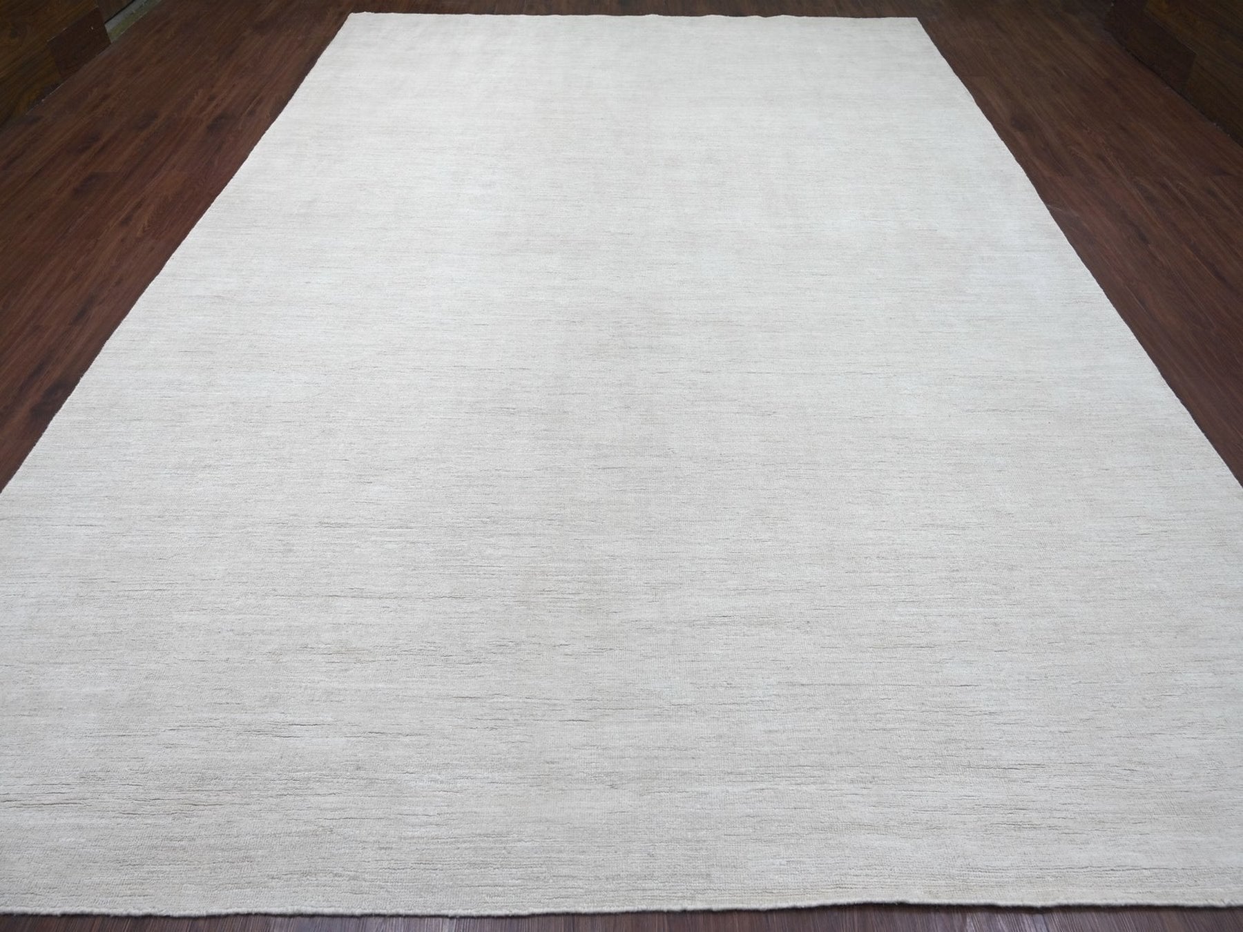 Modern / Contemporary hand-knotted wool rug in Ivory, 9'8" x 13'4" — SKU O022658 (view 2)