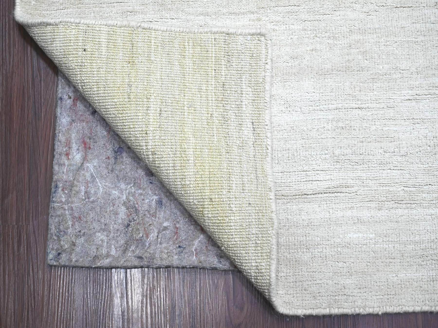Modern / Contemporary hand-knotted wool rug in Ivory, 9'8" x 13'4" — SKU O022658 (view 4)