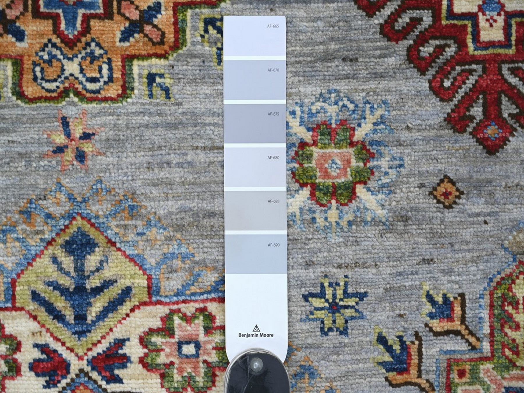 Kazak Tribal & Geometric hand-knotted wool rug in Gray & Ivory, 5'8" x 8'5" — SKU O022777 (view 3)